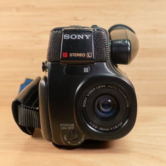 Sony Handycam CCD-TR51 NTSC Video8 Camera Camcorder, Made in Japan - Picture 5 of 7